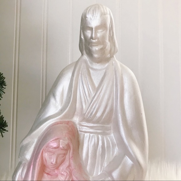 Iridescent Holy Family Figurine - Picture 2 of 8